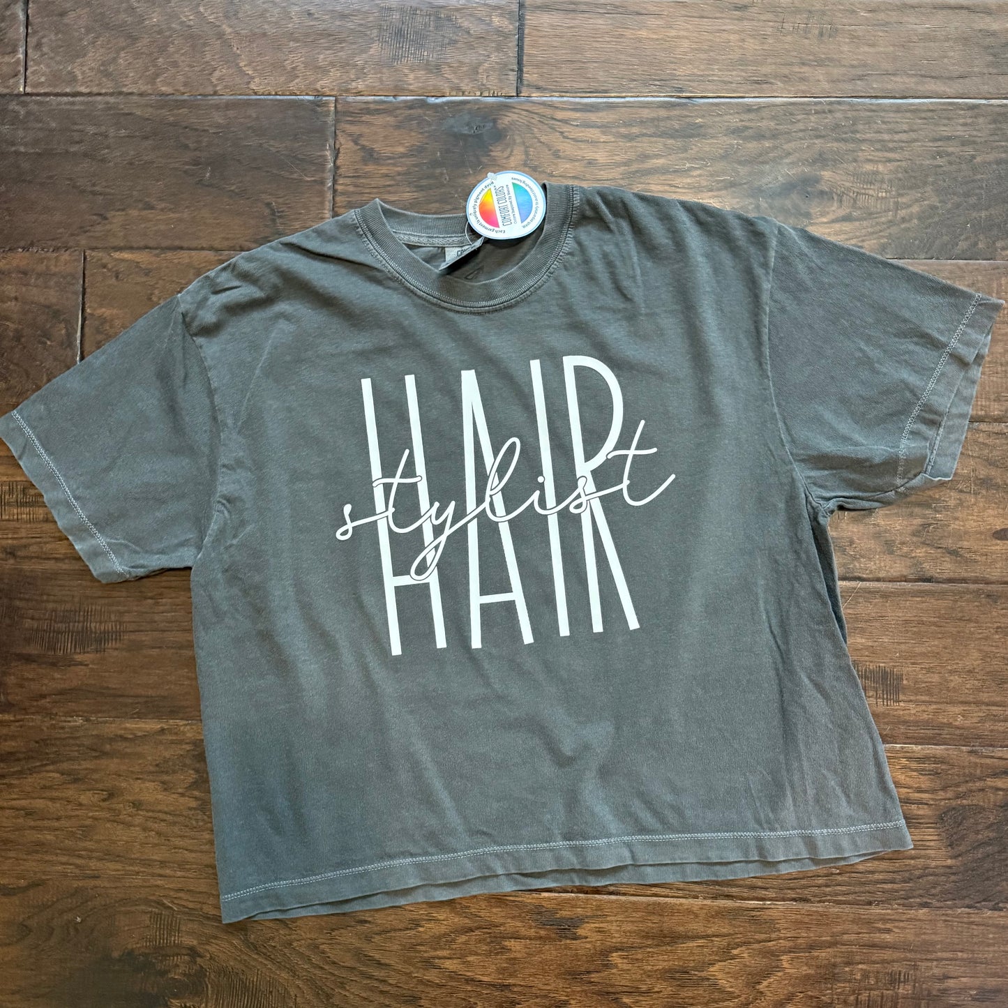 hair stylist cropped tee