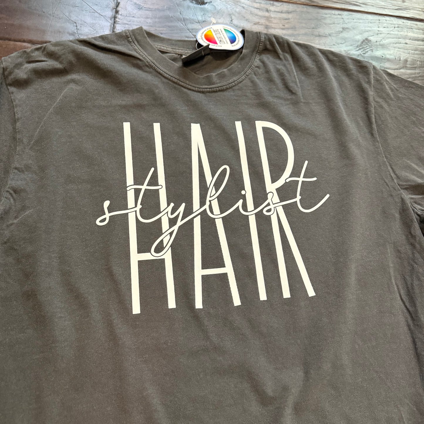 hair stylist cropped tee