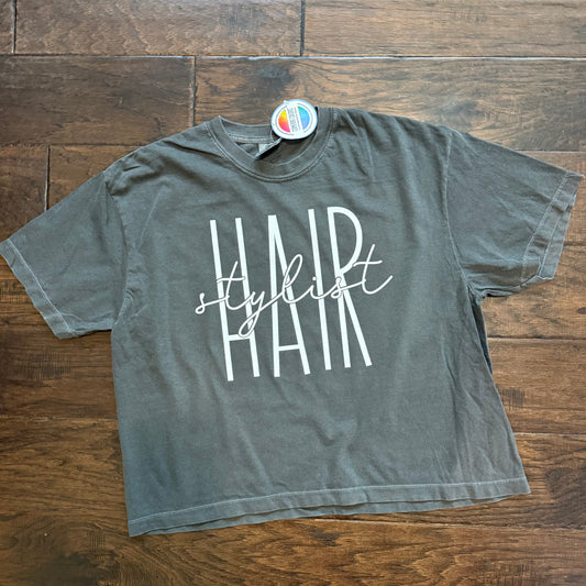 hair stylist cropped tee